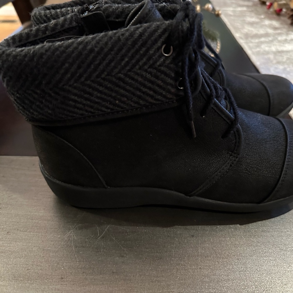 Clarks Cloudstepper Black Bootiea - image 2